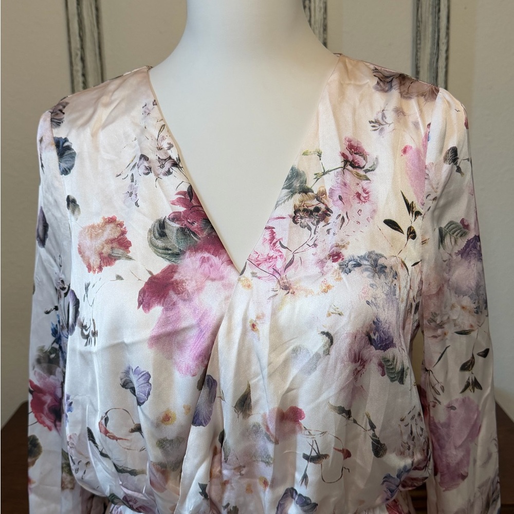 Missguided Floral Romper - Picture 3 of 7